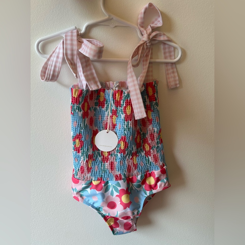 Adorable Sal & Pimenta retro flowers swimsuit.